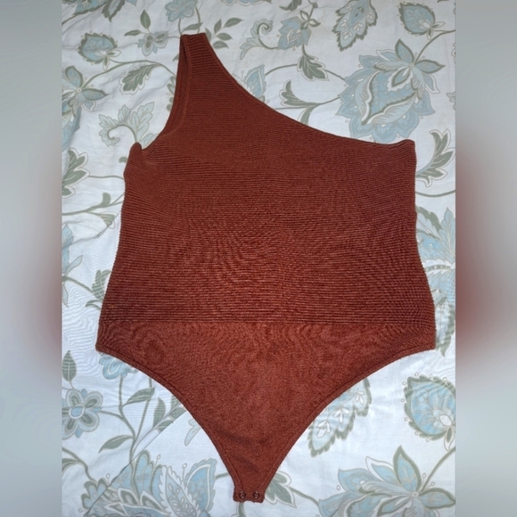 An Abercrombie and Fitch body suit in a size an XL. EUC. - Picture 1 of 6